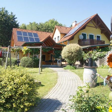 Riegler'S Buschenschank Fürstenfeld Buitenkant foto