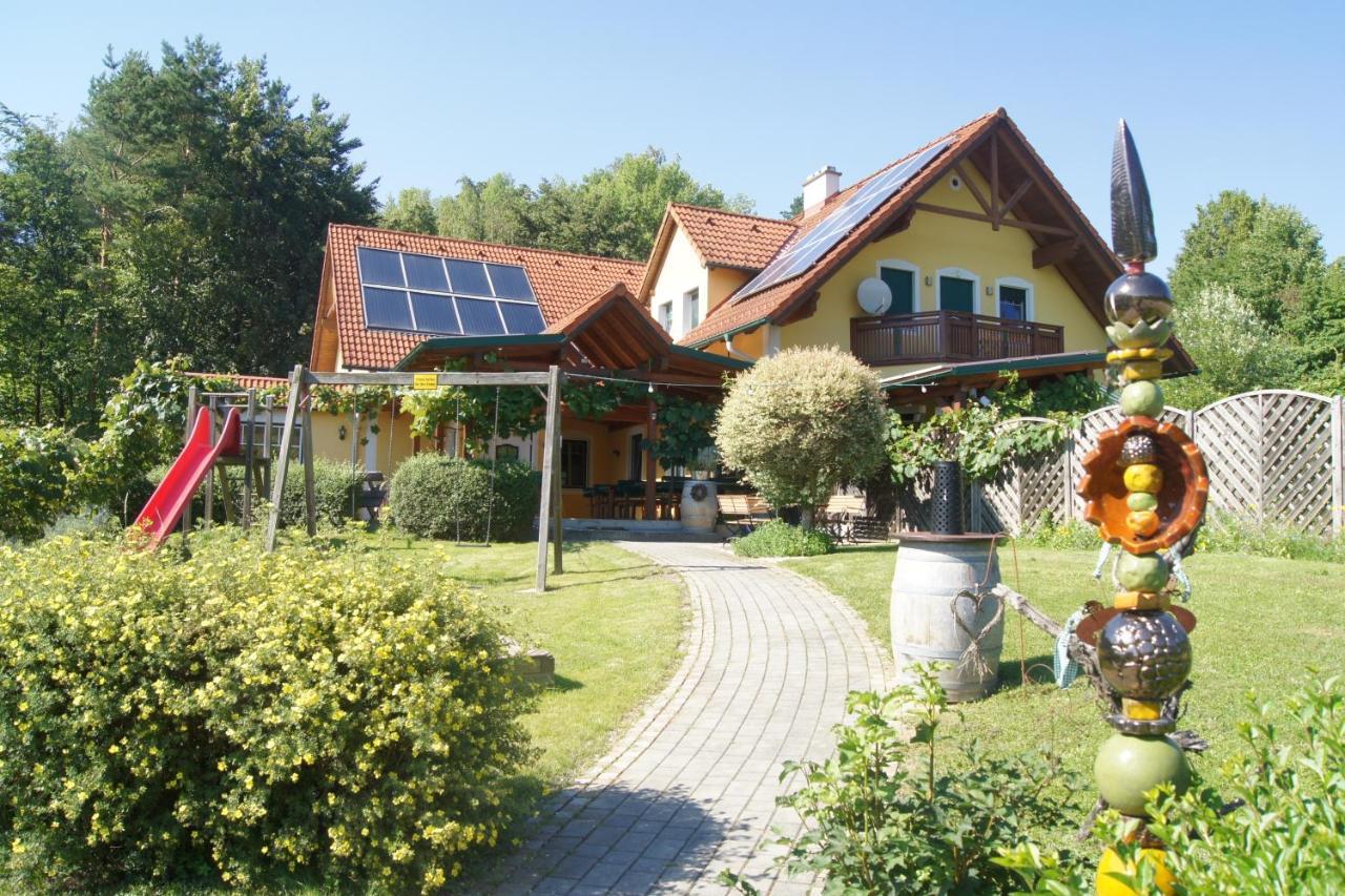 Riegler'S Buschenschank Fürstenfeld Buitenkant foto