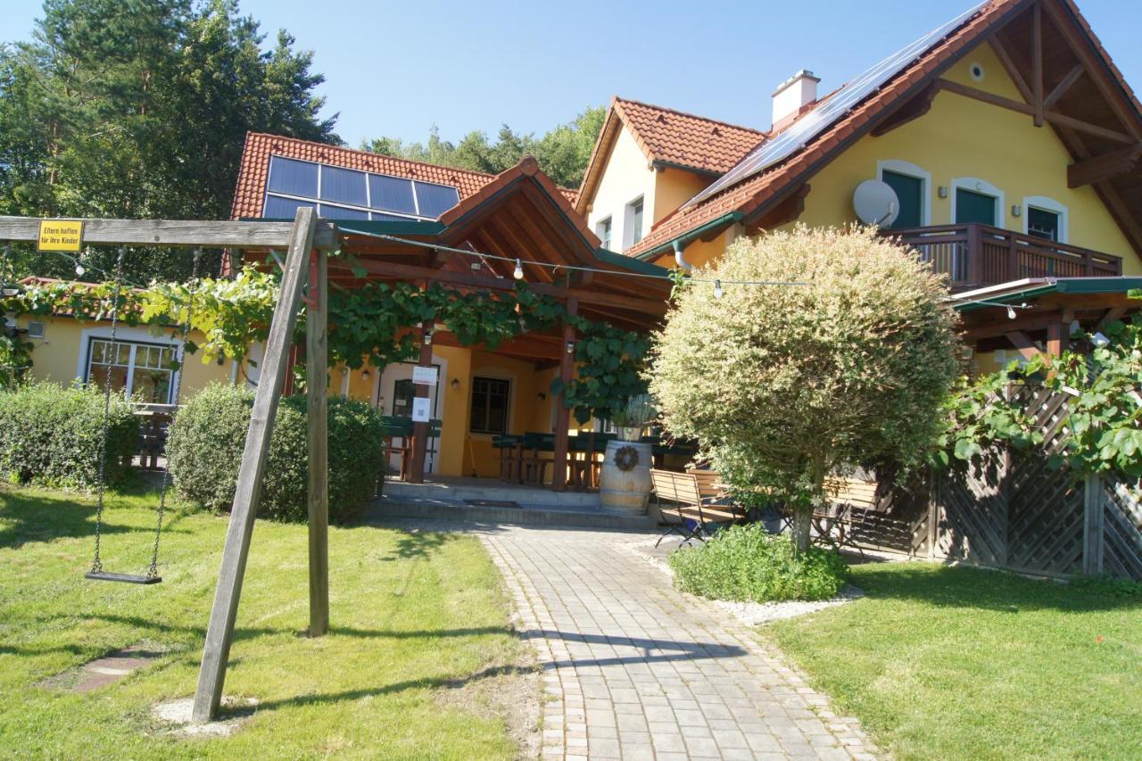 Riegler'S Buschenschank Fürstenfeld Buitenkant foto