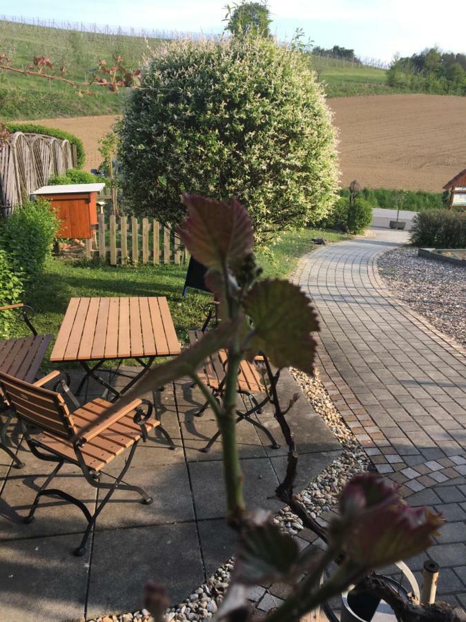 Riegler'S Buschenschank Fürstenfeld Buitenkant foto
